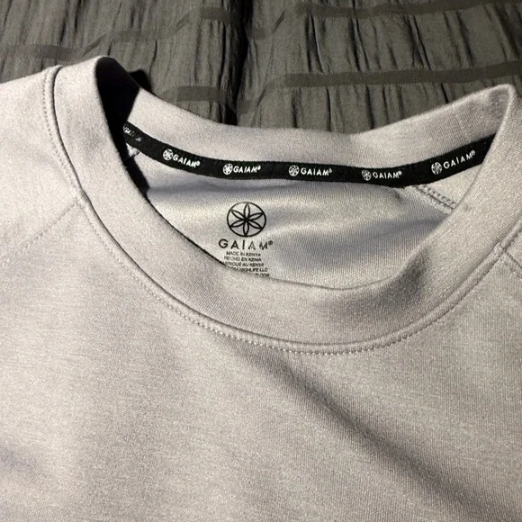 GAIAM Light Gray Activewear Top - Picture 1 of 3